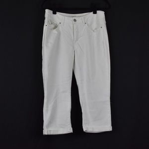 Time and Tru Mid Rise White Capris Size 12